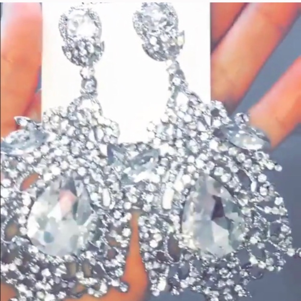 LARGE Pageant Earrings Aria in Silver - Picture 4 of 8
